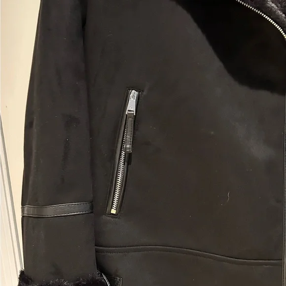 TAKING OFFERS. NO LOW BALLS. retails at $360.

LAUREN  FAUX SHEARLING JACKET - Picture 5 of 13